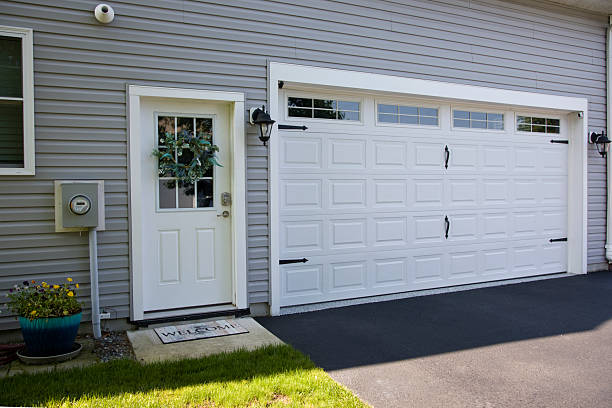 24/7 Emergency Garage Door Panel Replacement experts in De Witt County County, IL